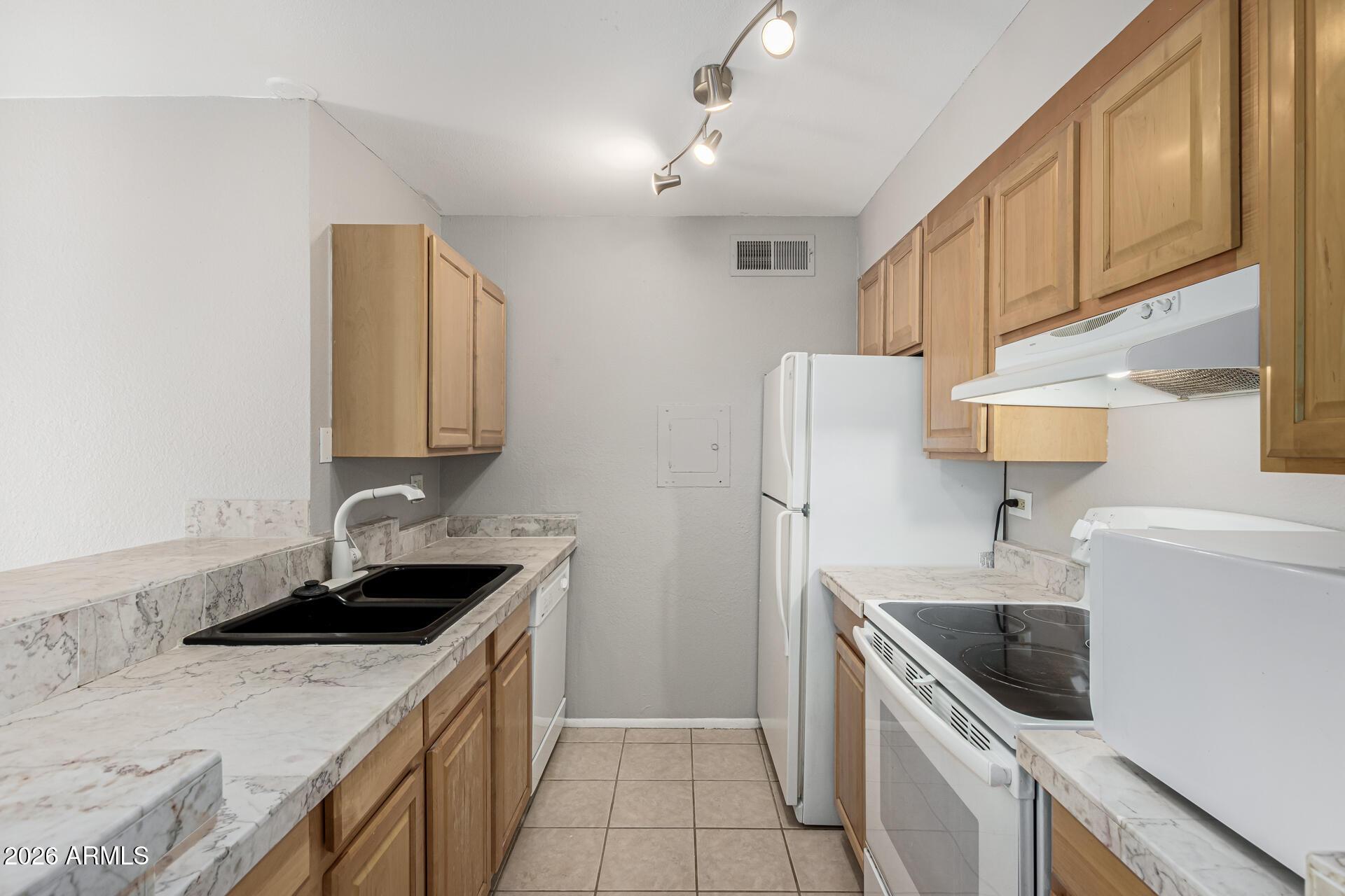 8055 E Thomas Road UNIT F202, Scottsdale, AZ, 85251