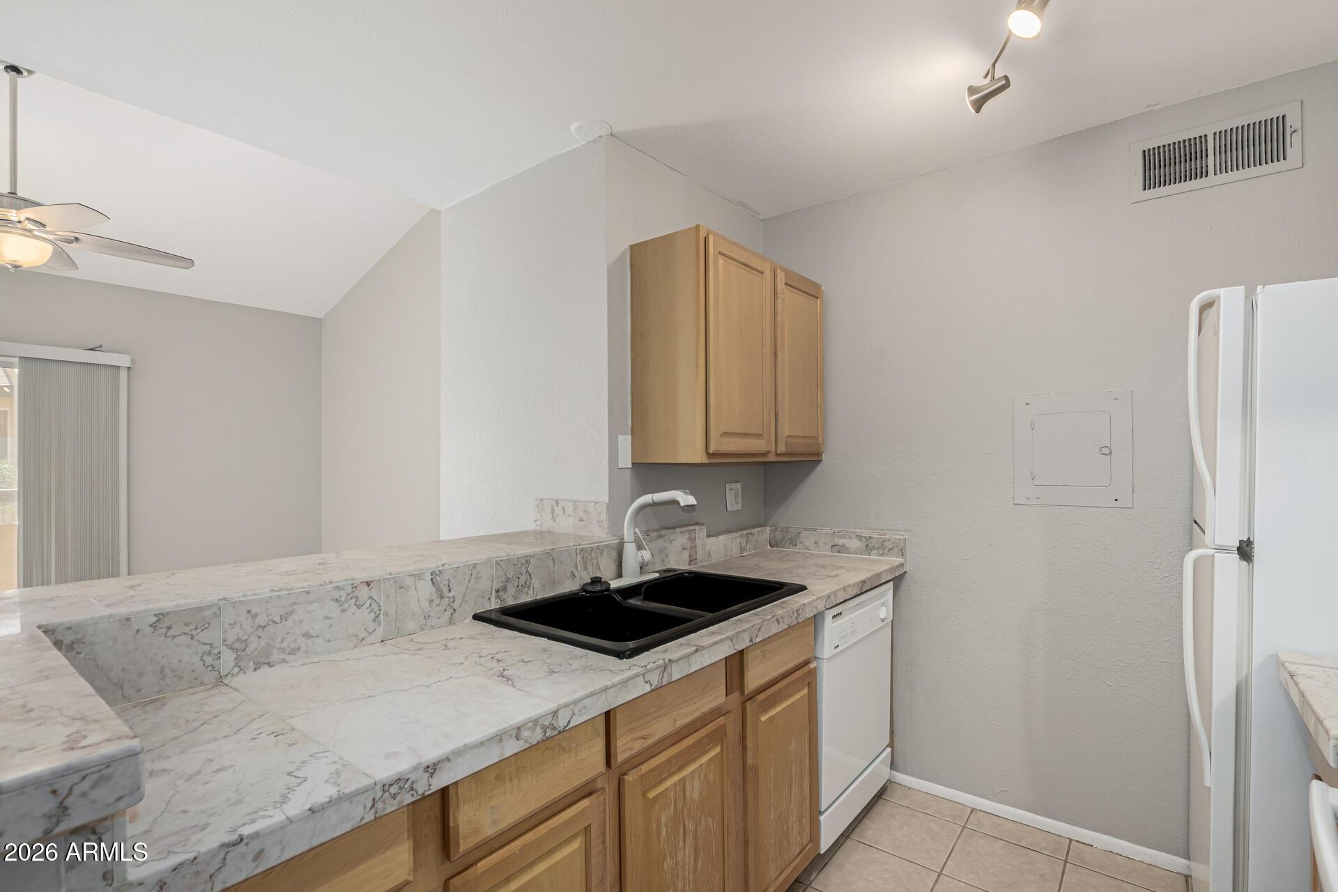 8055 E Thomas Road UNIT F202, Scottsdale, AZ, 85251