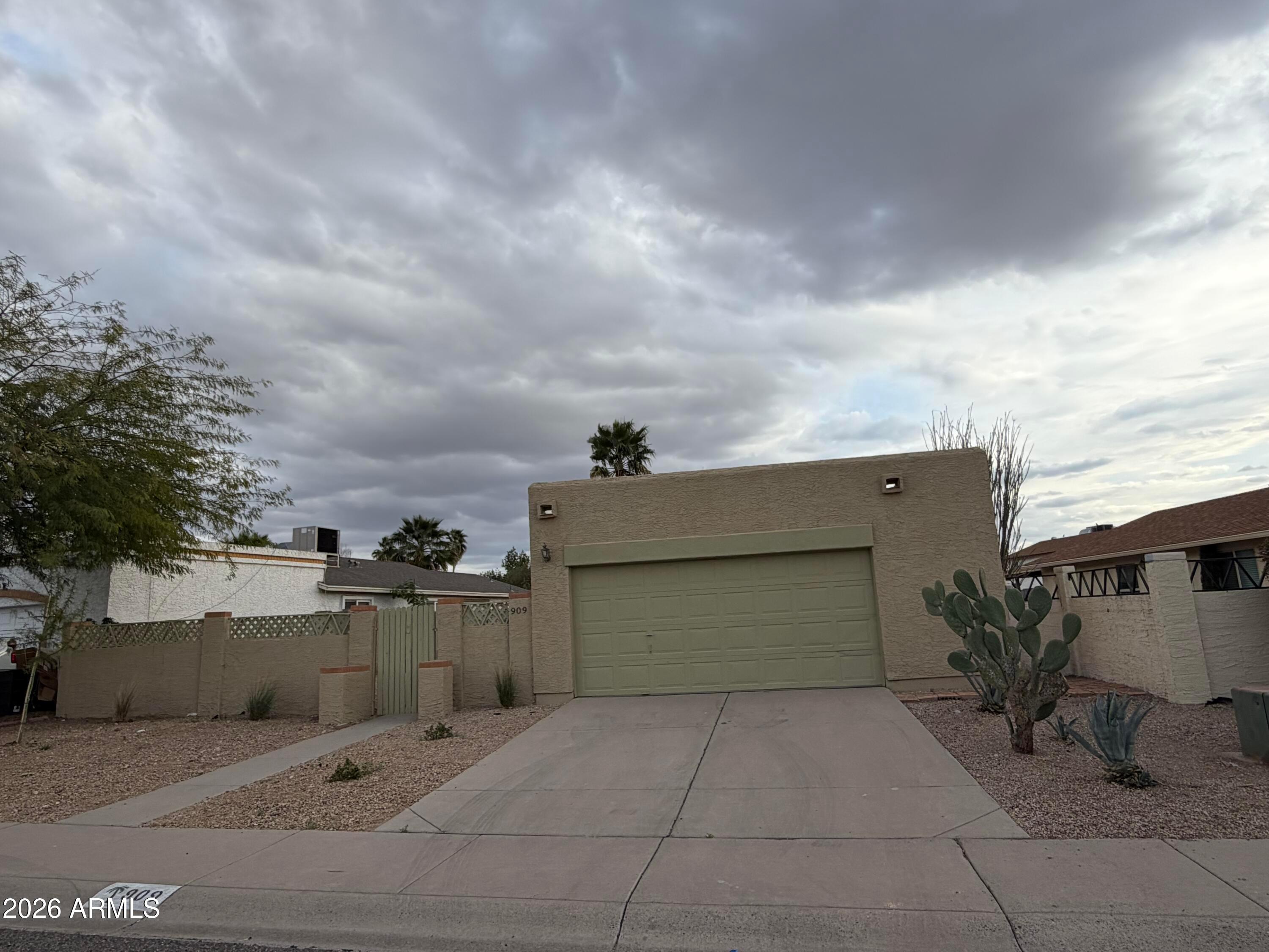 909 E Escuda Drive, Phoenix, AZ, 85024