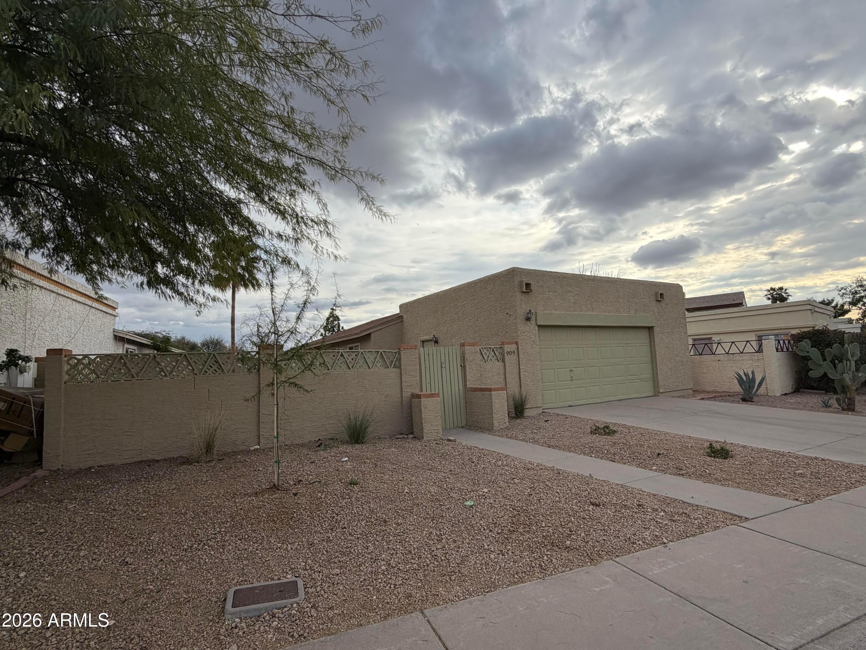 909 E Escuda Drive, Phoenix, AZ, 85024