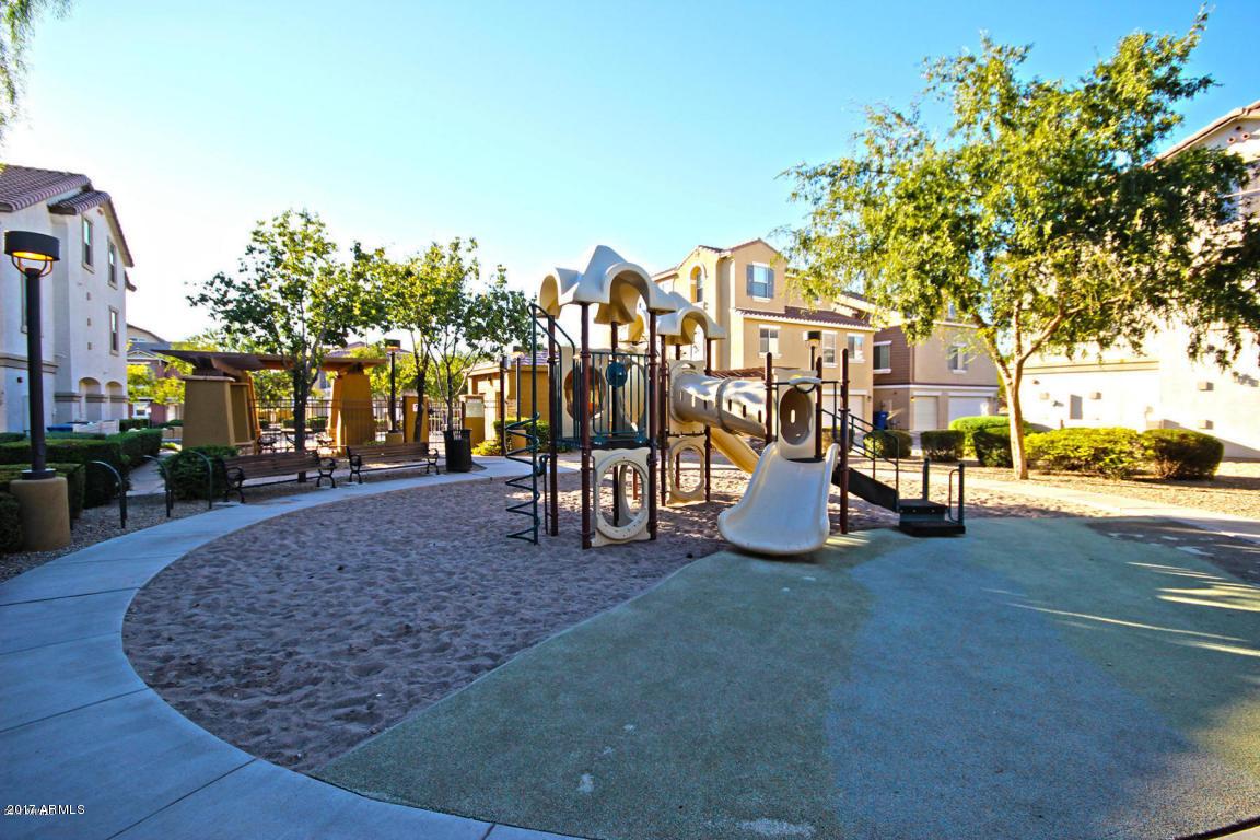 105 W Commerce Court, Gilbert, AZ 85233