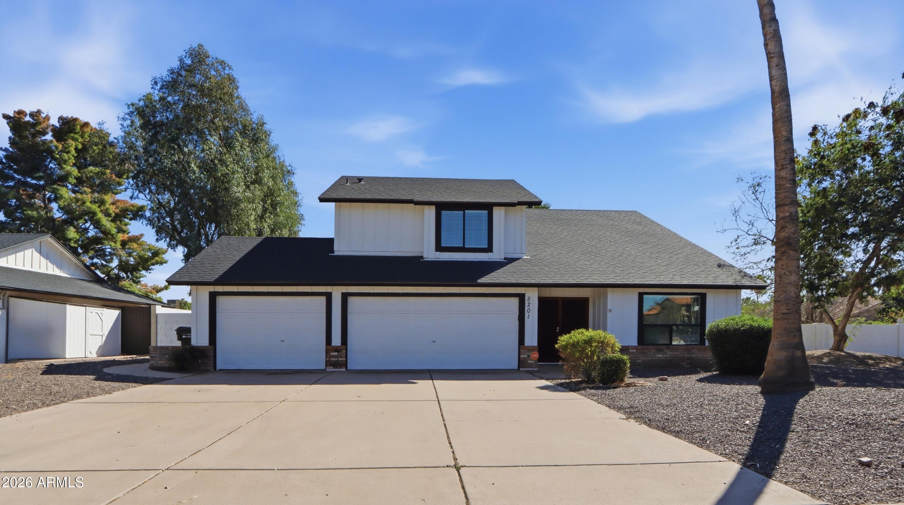 866 W W FLATIRON Trail, Apache Junction, AZ, 85120