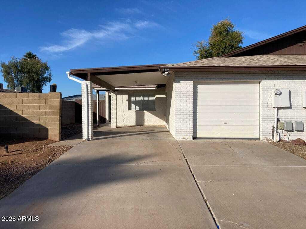 1454 S Doran