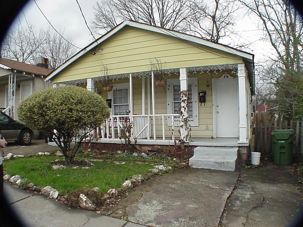 70 Chester Ave - 1,295USD / month