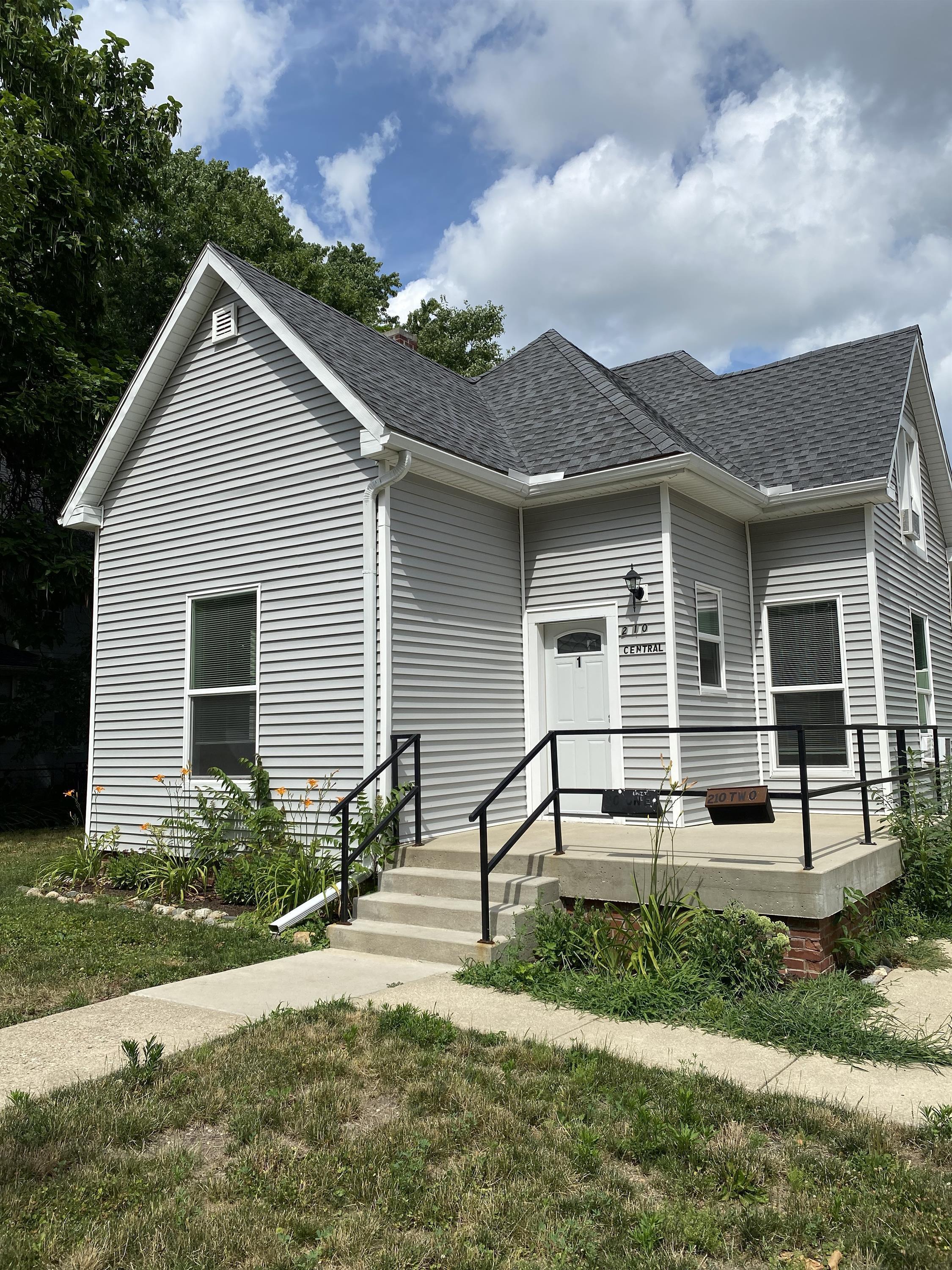 210 N Central Ave #1 - 1,375USD / month