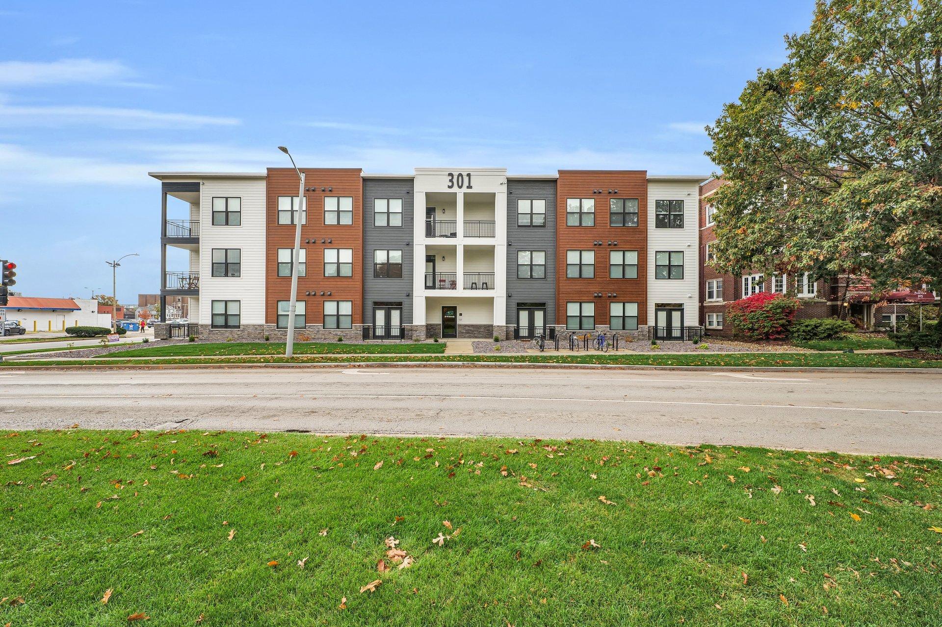301 West University Avenue #102 - 1,195USD / month