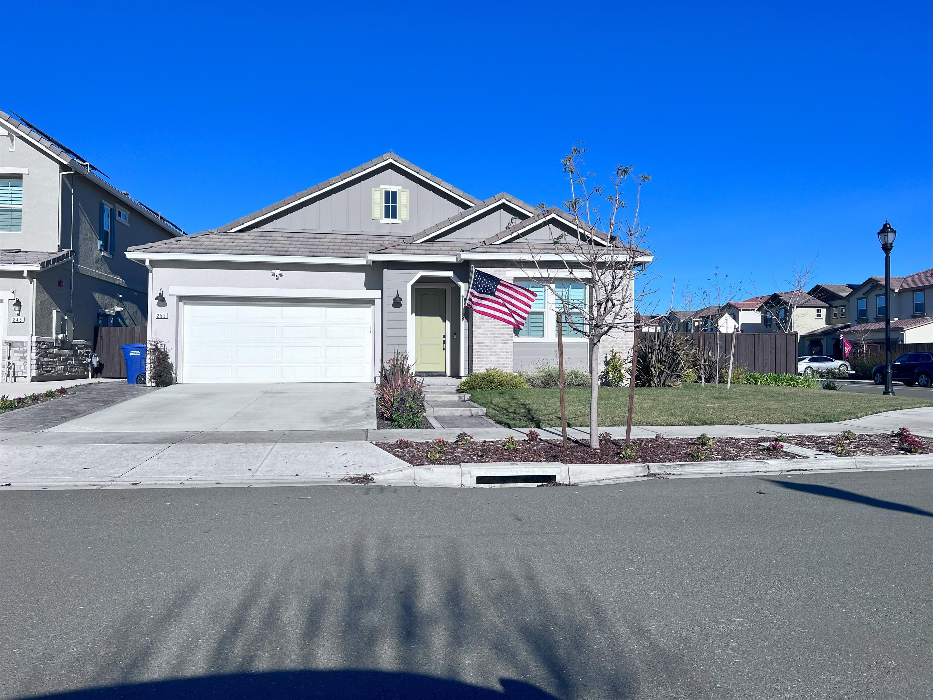 252 Golden State Parkway - 4,000USD / month