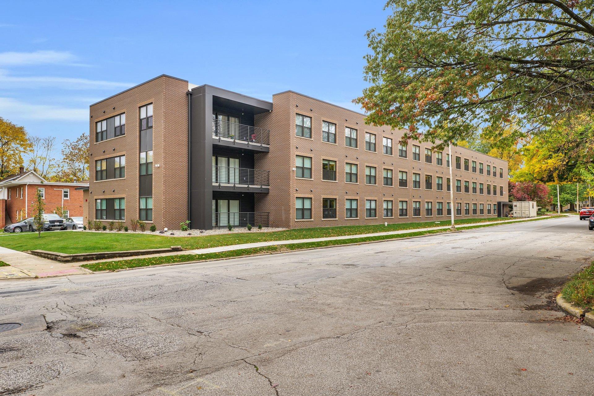 707 W Springfield Avenue #308 - 1,360USD / month