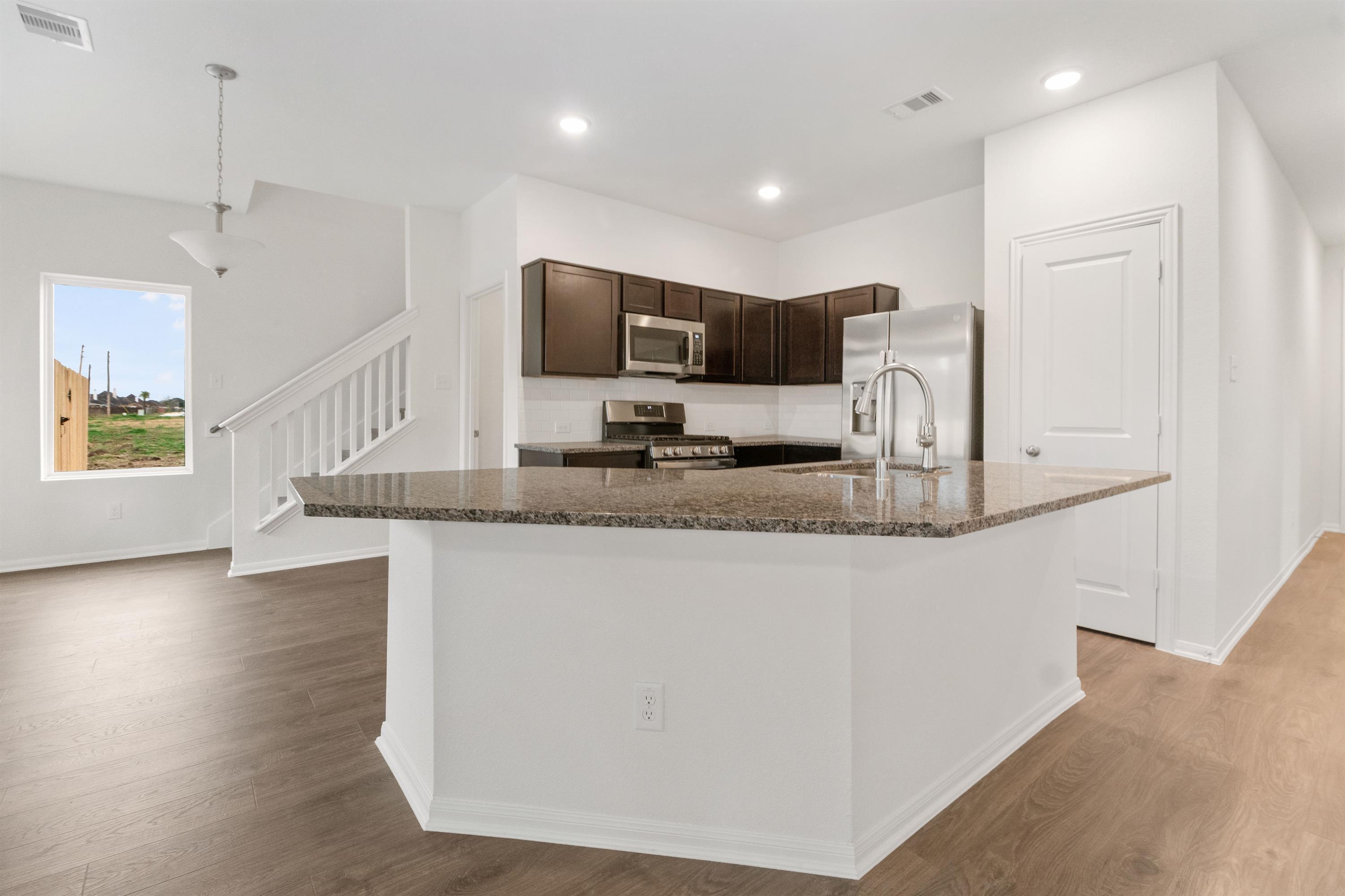 https://cdn.rentalbeast.com/listings/BUILDIUM-16974694-1.jpg.rbm