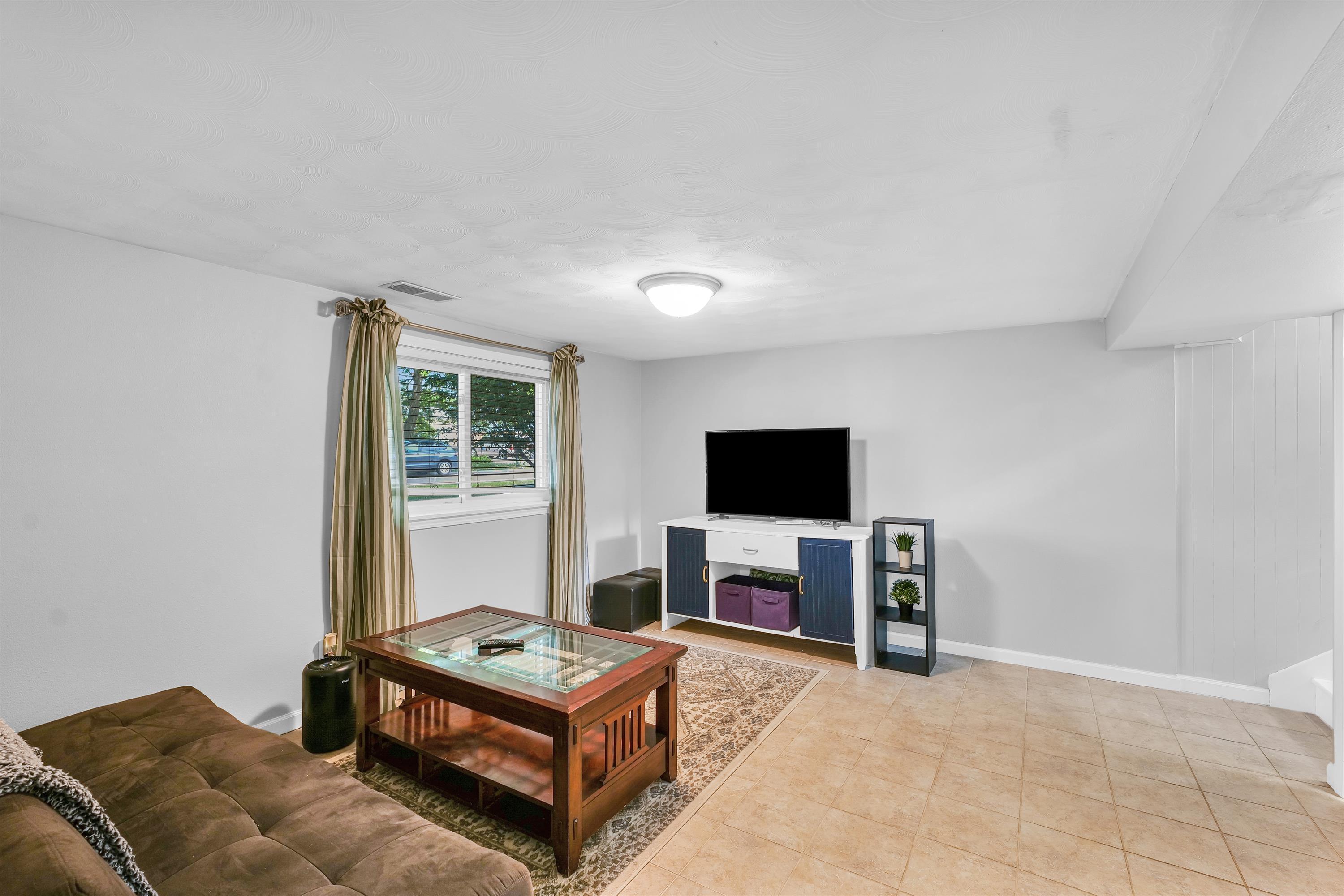 https://cdn.rentalbeast.com/listings/BUILDIUM-17165686-1.jpg.rbm