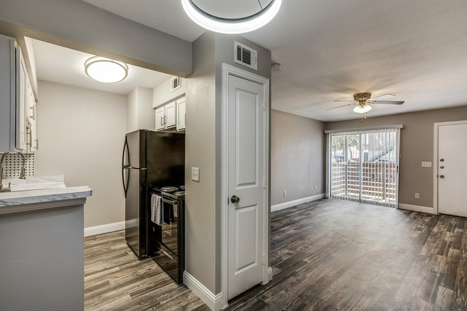 https://cdn.rentalbeast.com/listings/Entrata-100052390-708-S273-3.jpg.rbm