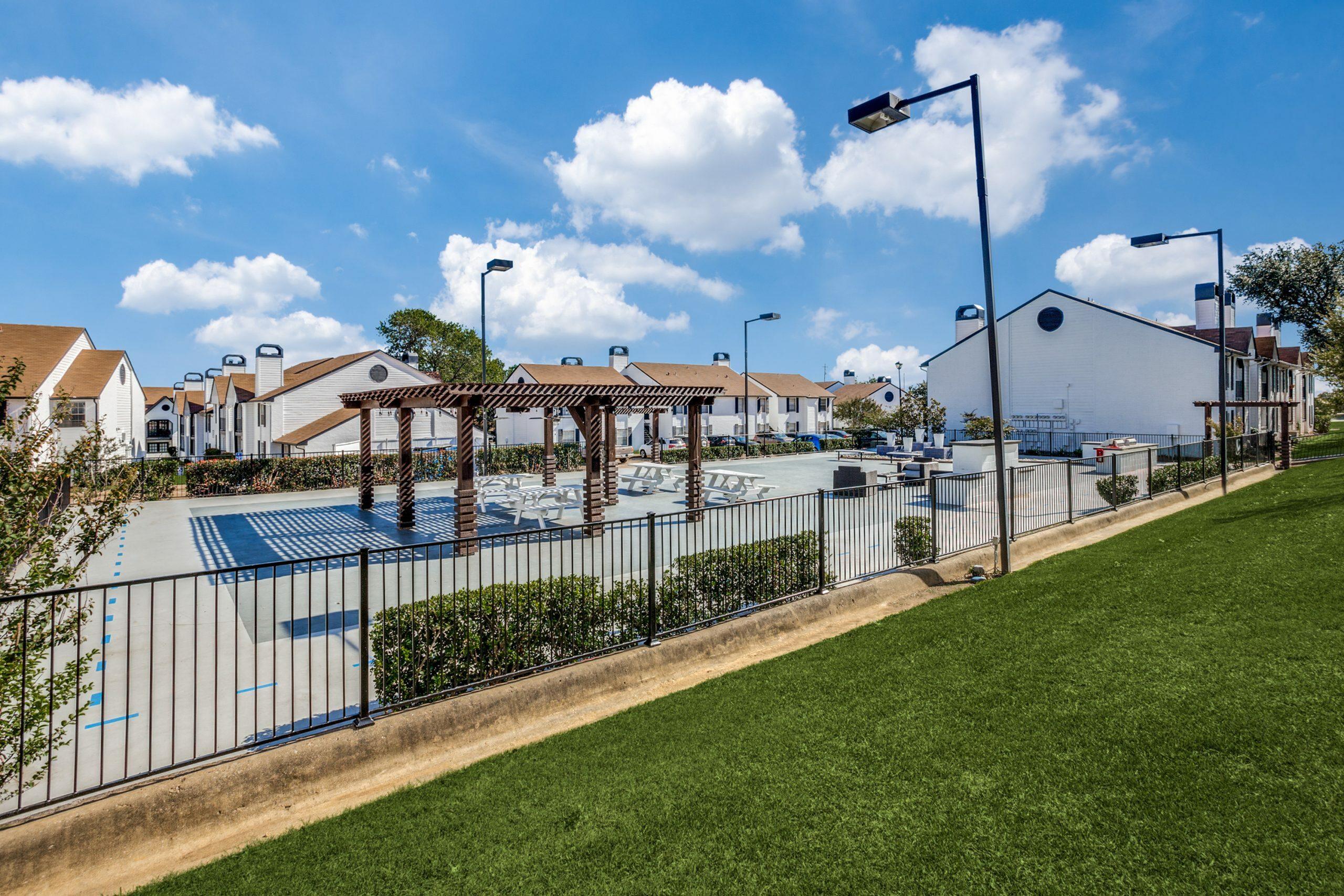 https://cdn.rentalbeast.com/listings/Entrata-100052391-324-0.jpg.rbm