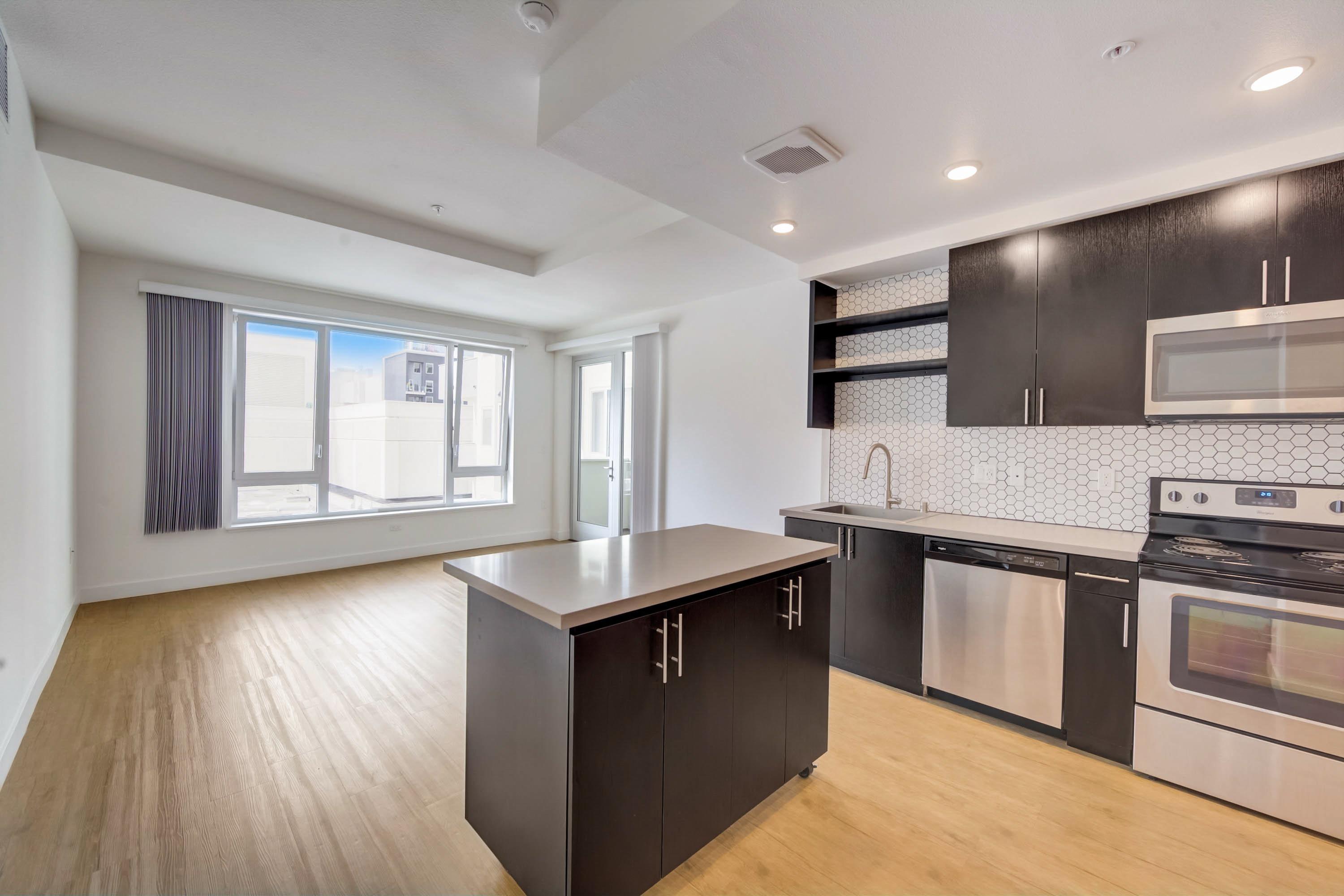 1815 Alice Street #301 - 2,395USD / month