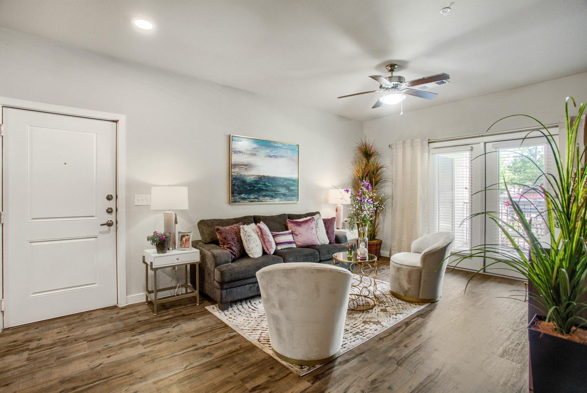 https://cdn.rentalbeast.com/listings/Entrata-1257296-UrbanOaksatConroe-8102-1.jpg.rbm