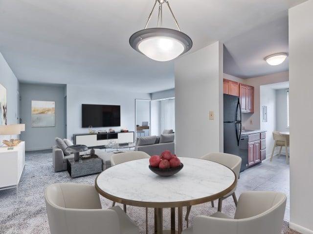 7847 Americana Circle #102 - 1,729USD / month