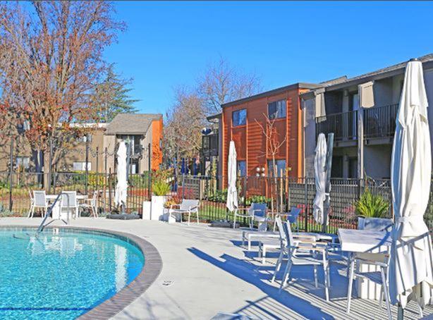 https://cdn.rentalbeast.com/listings/Entrata-796240-91-2.jpg.rbm