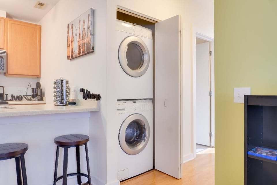 https://cdn.rentalbeast.com/listings/MRED-12291824-1.jpg.rbm