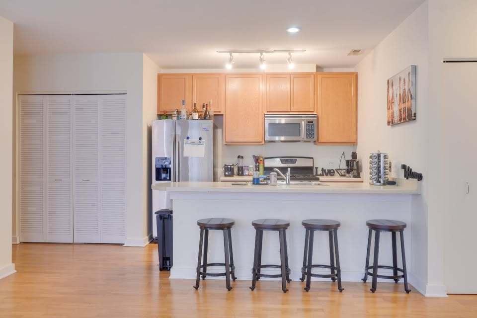 https://cdn.rentalbeast.com/listings/MRED-12291824-3.jpg.rbm