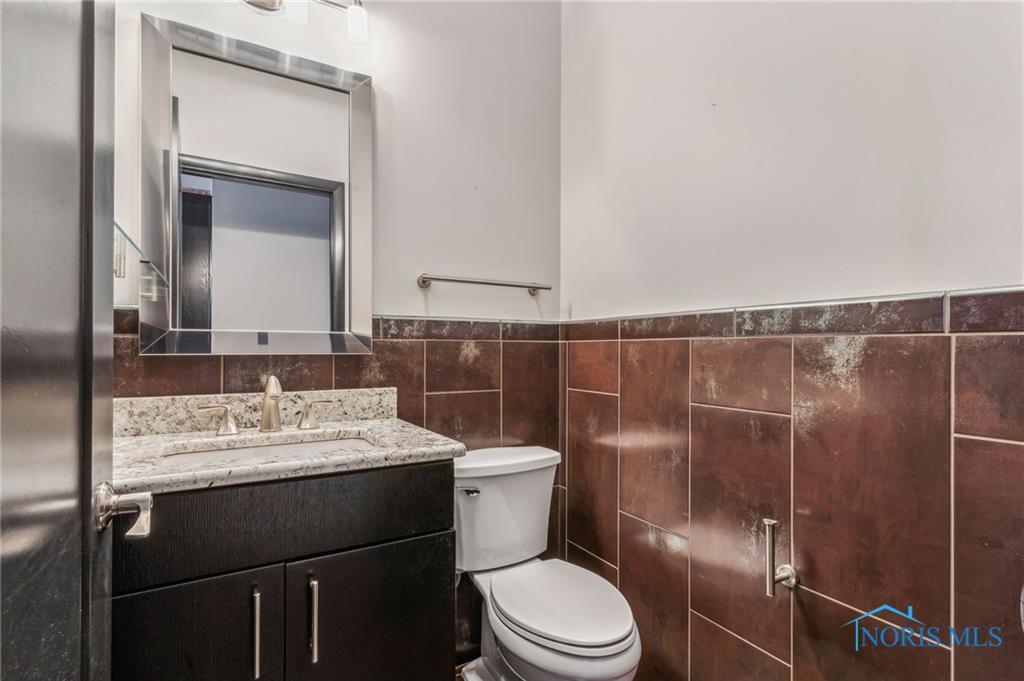 Image 32 For 235 Main Street