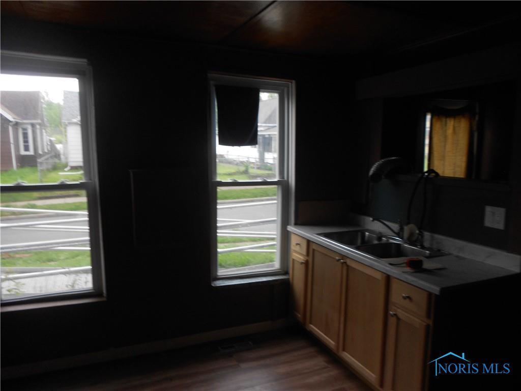 Image 15 For 678 Congress Street