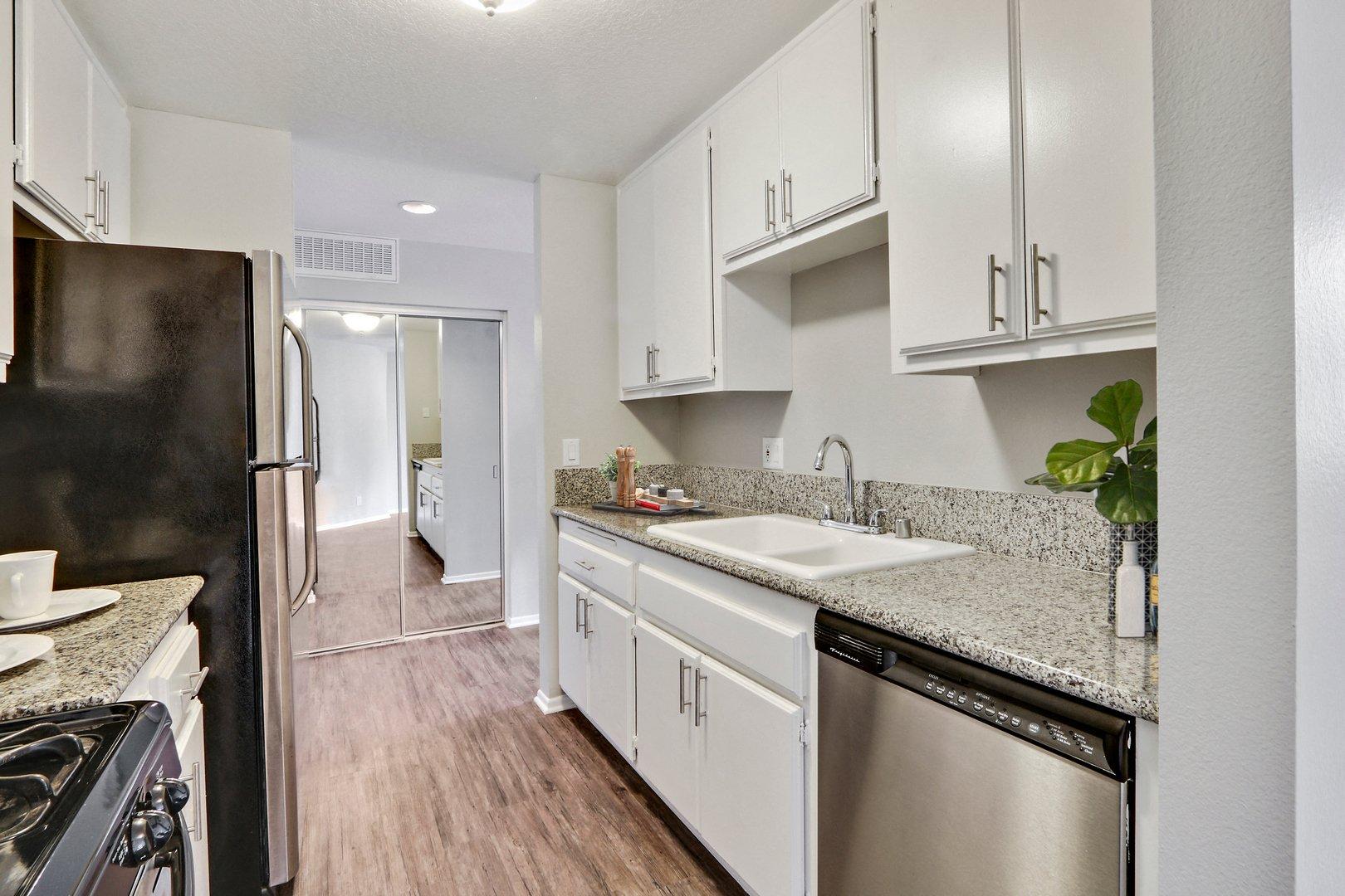 https://cdn.rentalbeast.com/listings/RCILS-1019103-02-3.jpg.rbm