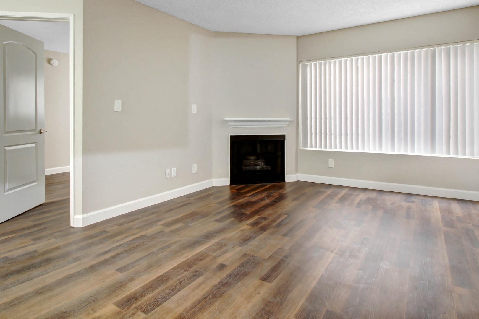 https://cdn.rentalbeast.com/listings/RCILS-1052513-111-2.jpg.rbm