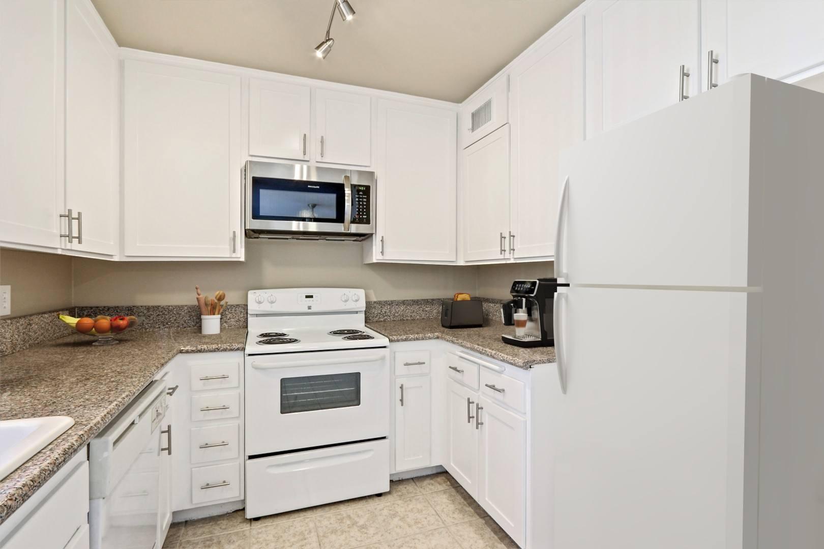 8711 Burton Way #305, Los Angeles, CA - 2,995 USD/ month