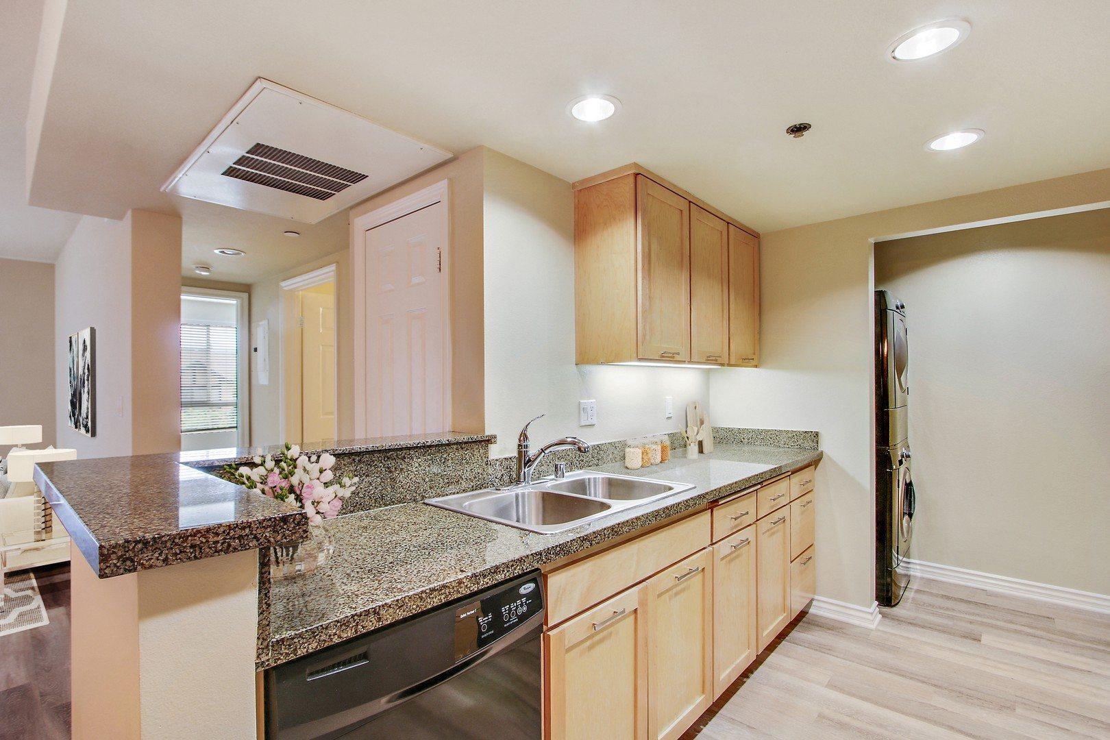 https://cdn.rentalbeast.com/listings/RCILS-1928376-112-2.jpg.rbm