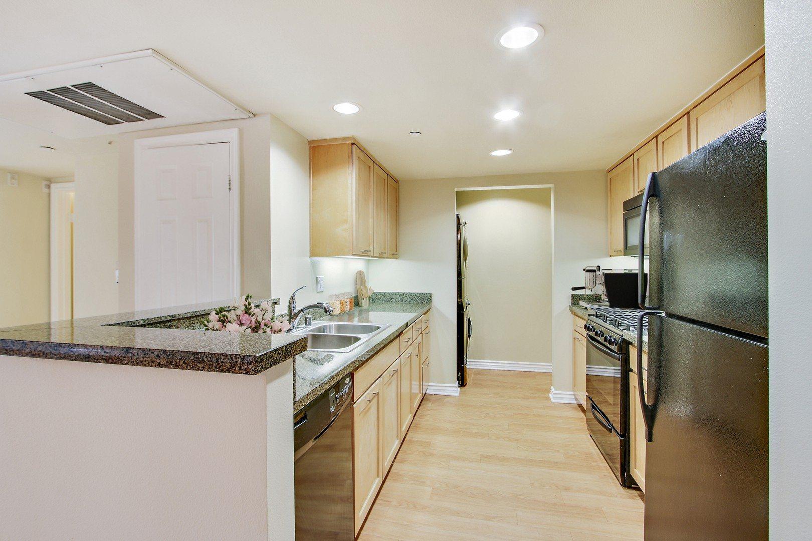 https://cdn.rentalbeast.com/listings/RCILS-1928376-112-3.jpg.rbm