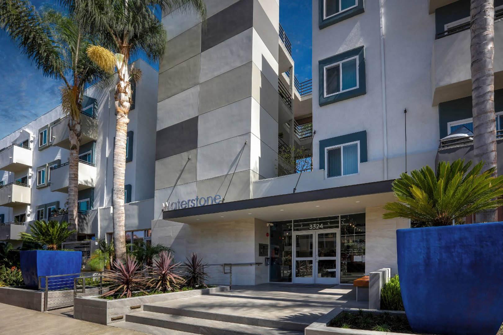 3324 Castle Heights Ave #315, Los Angeles, CA - 2,363 USD/ month