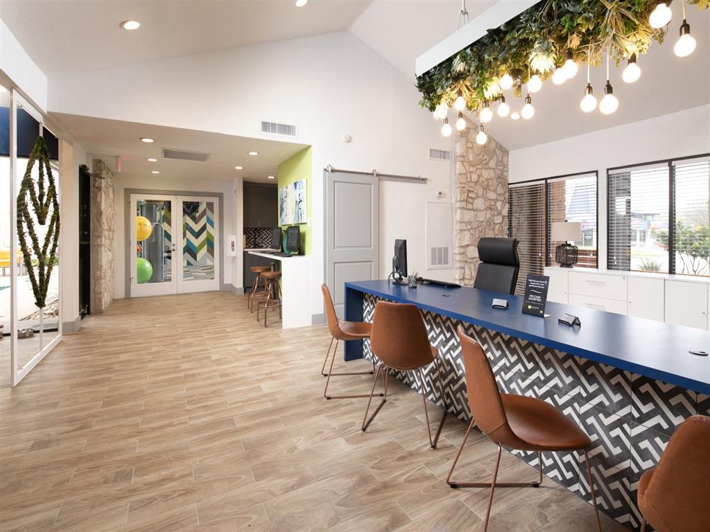 https://cdn.rentalbeast.com/listings/RCILS-2119396-242-2.jpg.rbm