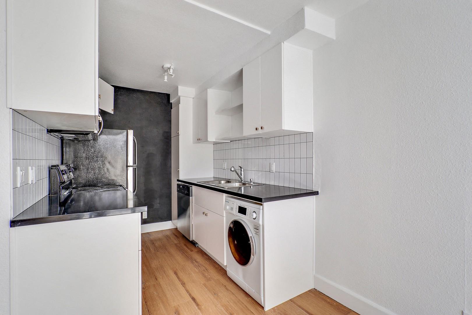 https://cdn.rentalbeast.com/listings/RCILS-2125886-230-3.jpg.rbm