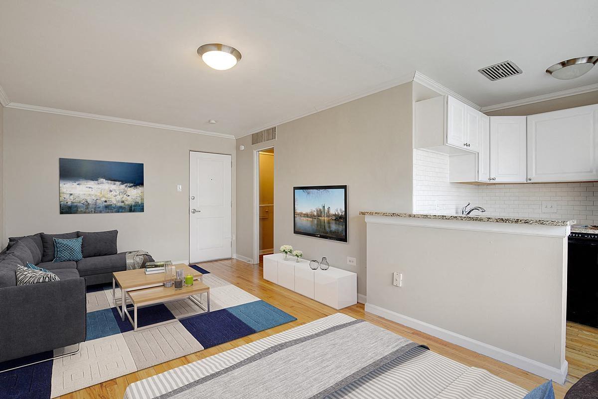 https://cdn.rentalbeast.com/listings/RCILS-2248158-302-1.jpg.rbm