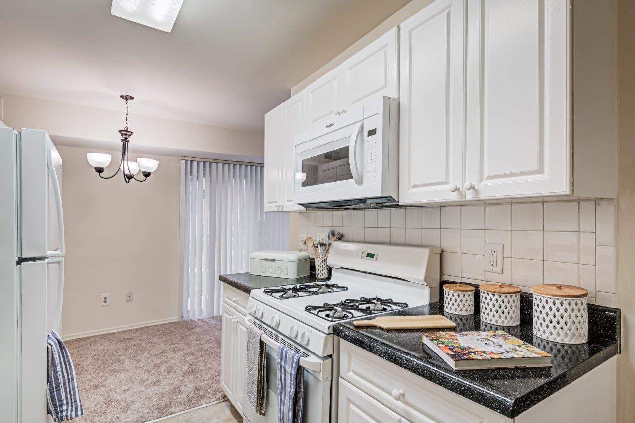 https://cdn.rentalbeast.com/listings/RCILS-2271430-5751-233-2.jpg.rbm