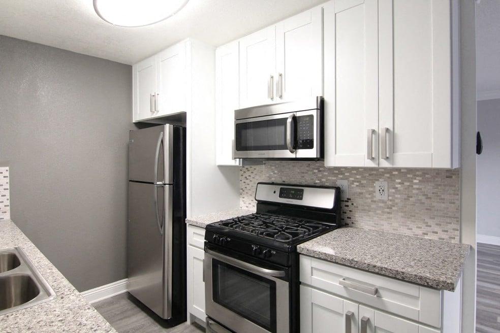 https://cdn.rentalbeast.com/listings/RCILS-2427263-46-2.jpg.rbm