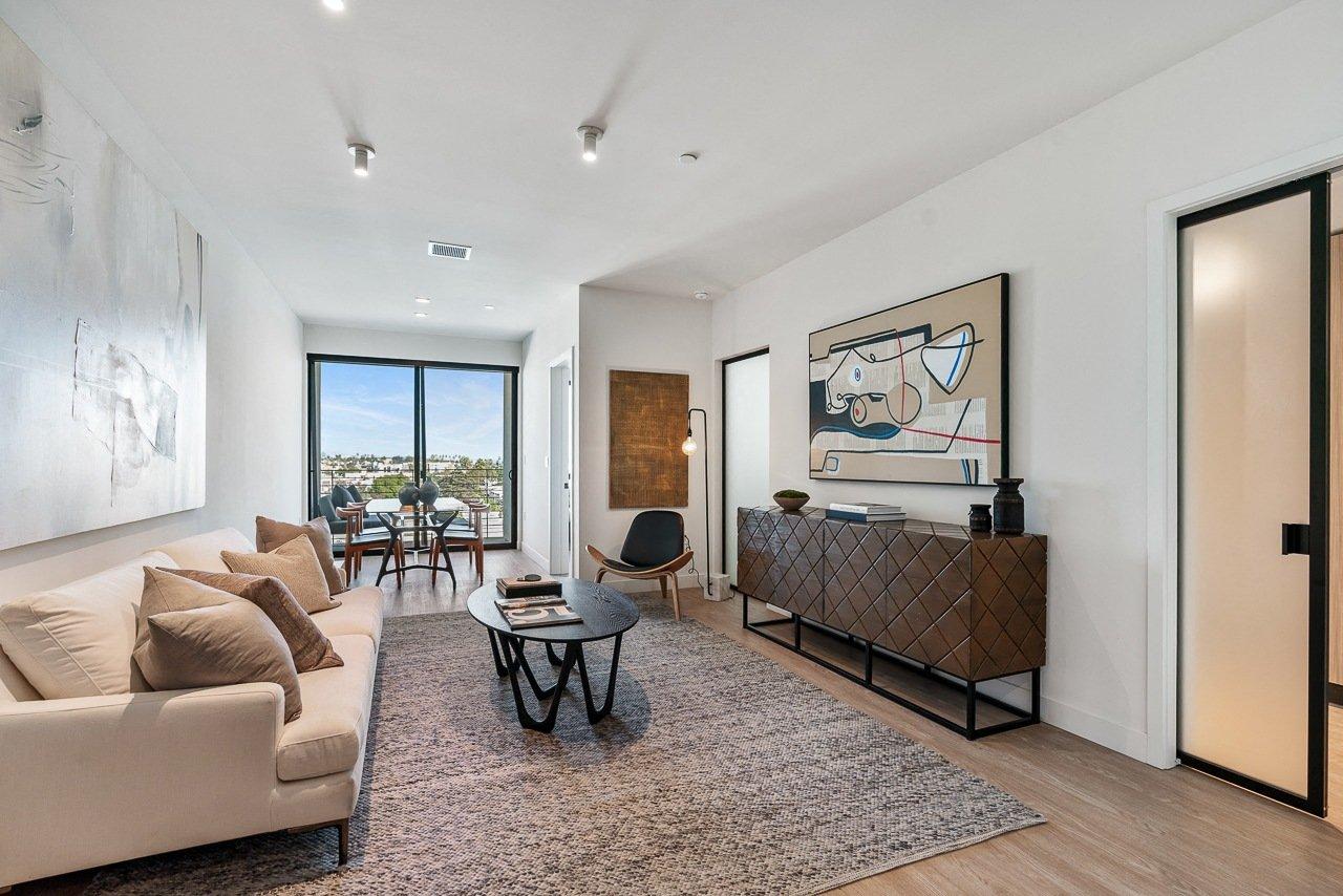 https://cdn.rentalbeast.com/listings/RCILS-4313465-3688-324-1.jpg.rbm