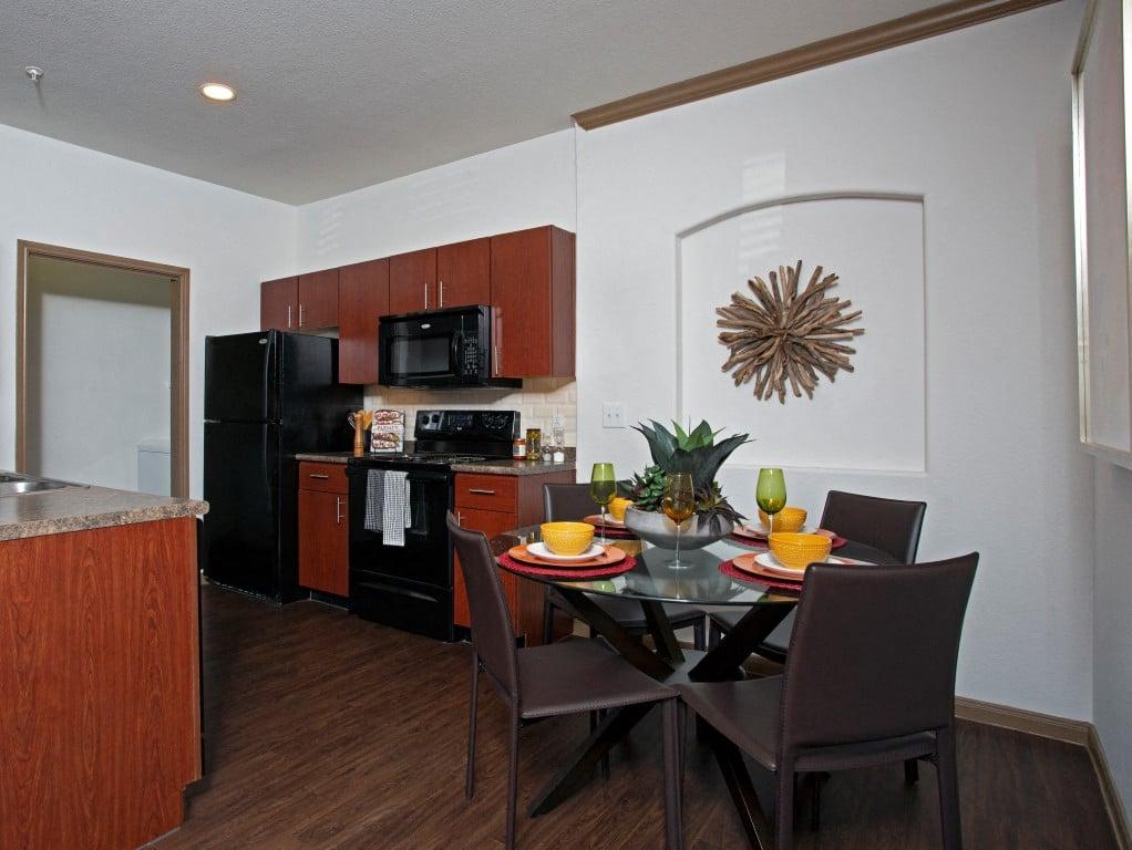 https://cdn.rentalbeast.com/listings/RCILS-4691782-06206-3.jpg.rbm