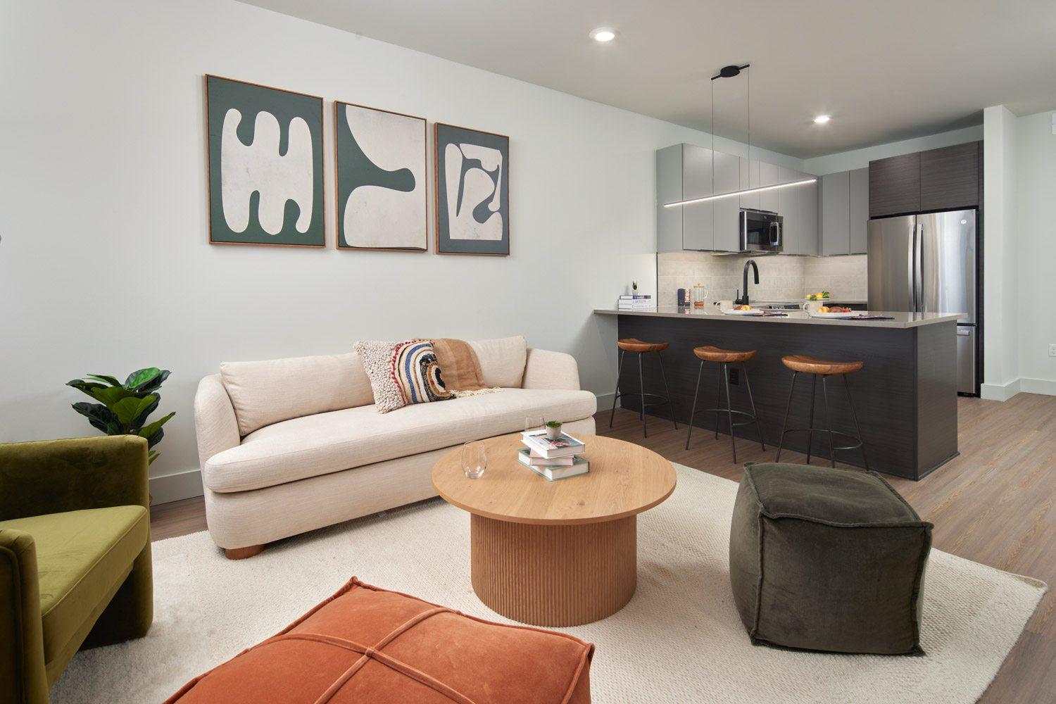 https://cdn.rentalbeast.com/listings/RCILS-5193738-510-0.jpg.rbm