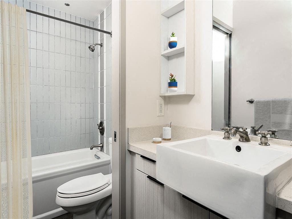 430 S Broadway Street #611 - 2,080USD / month