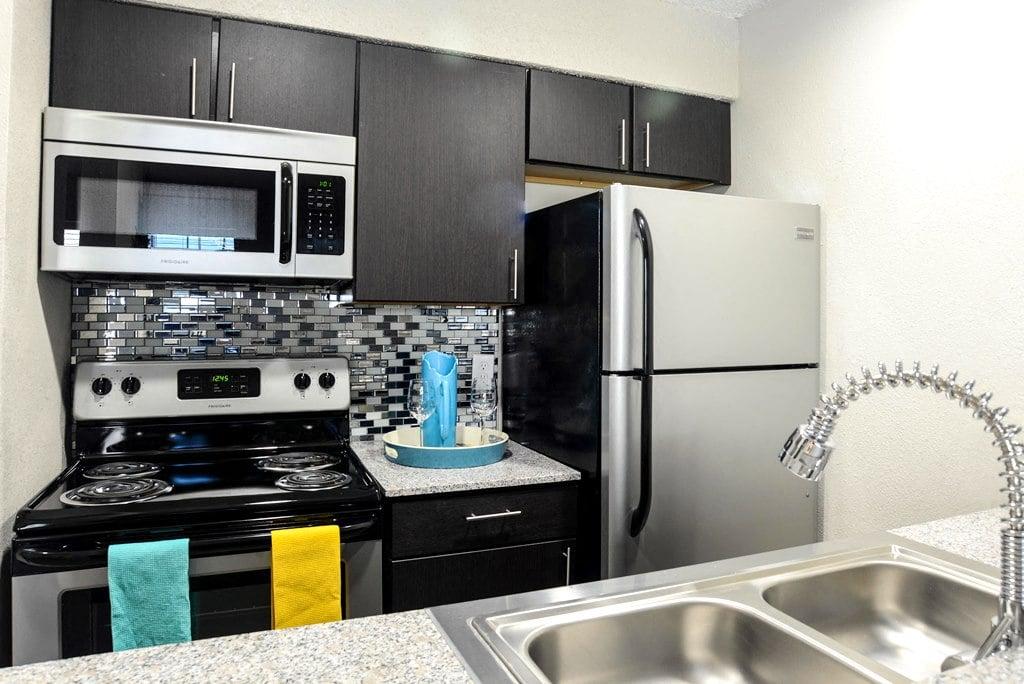 https://cdn.rentalbeast.com/listings/RCILS-951678-01-123-3.jpg.rbm