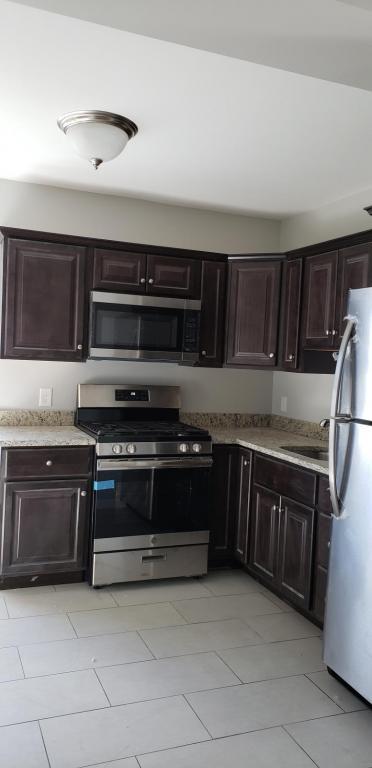 70 Plain St, Fall River, MA - 1,650 USD/ month