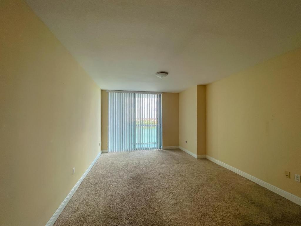 2681 N Flamingo Rd #902S - 2,500USD / month