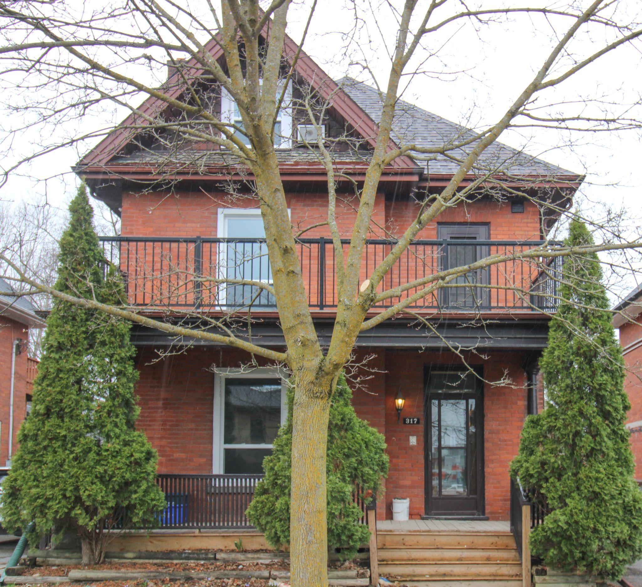 317 Park St N #3(C) - 1,620CAD / month