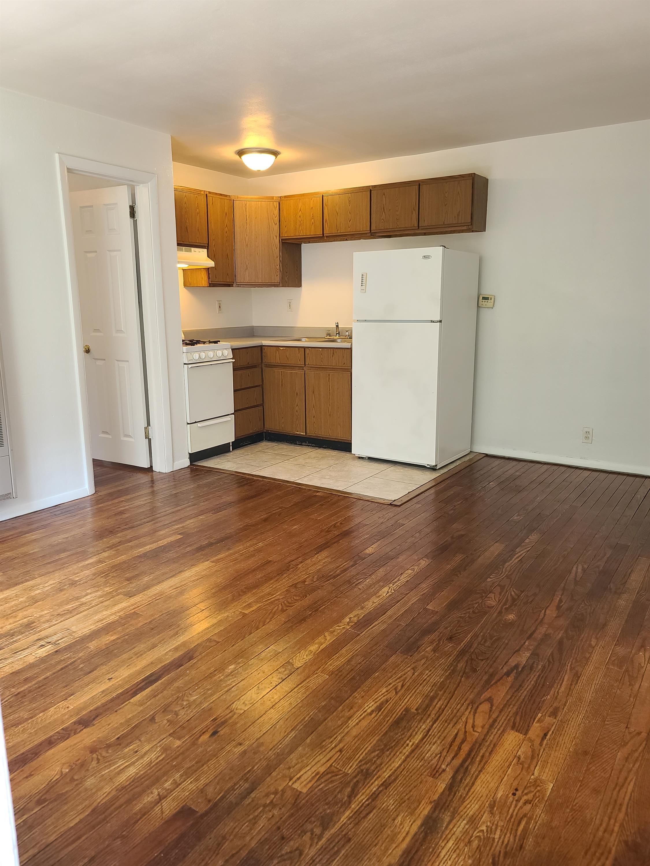 311 South Prairie Street #11 - 830USD / month