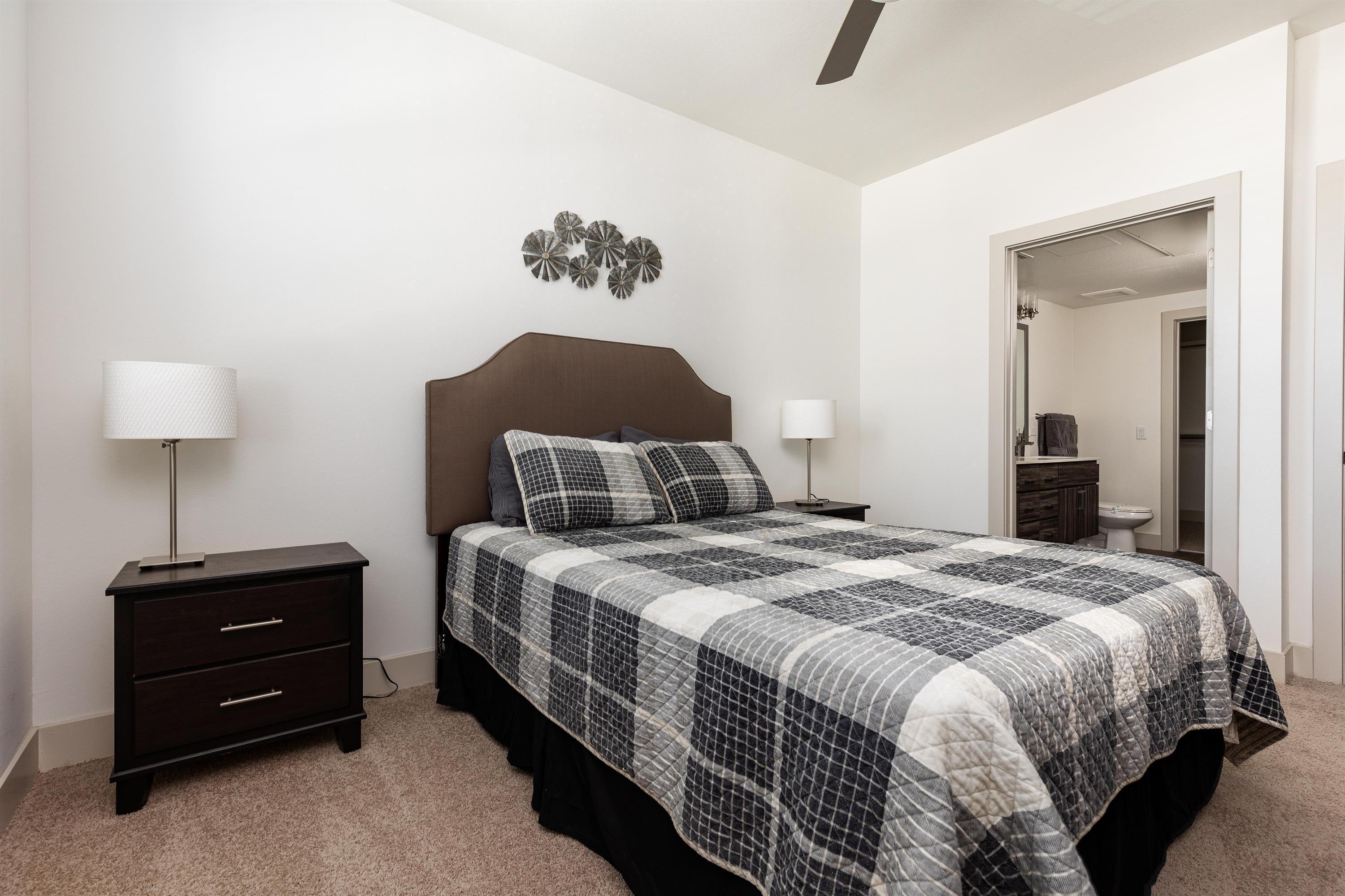2222 West Frye Road #3078 - 2,900USD / month