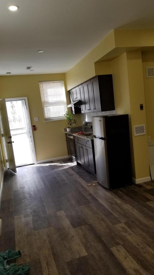 1120 Locust Street #101 - 1,500USD / month