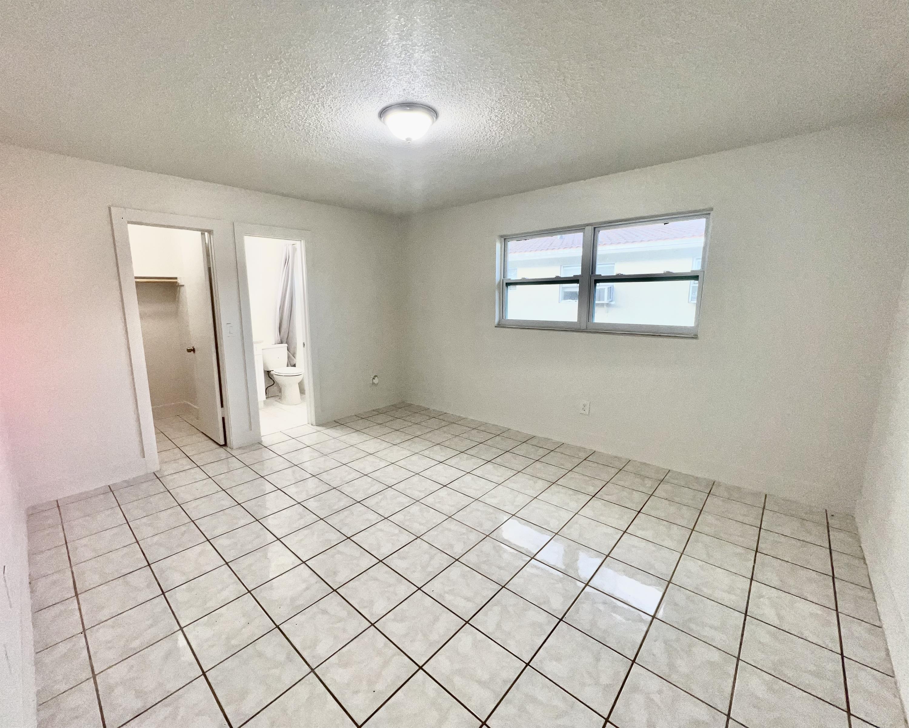 951 Sw 7th Street #4 - 2,990USD / month