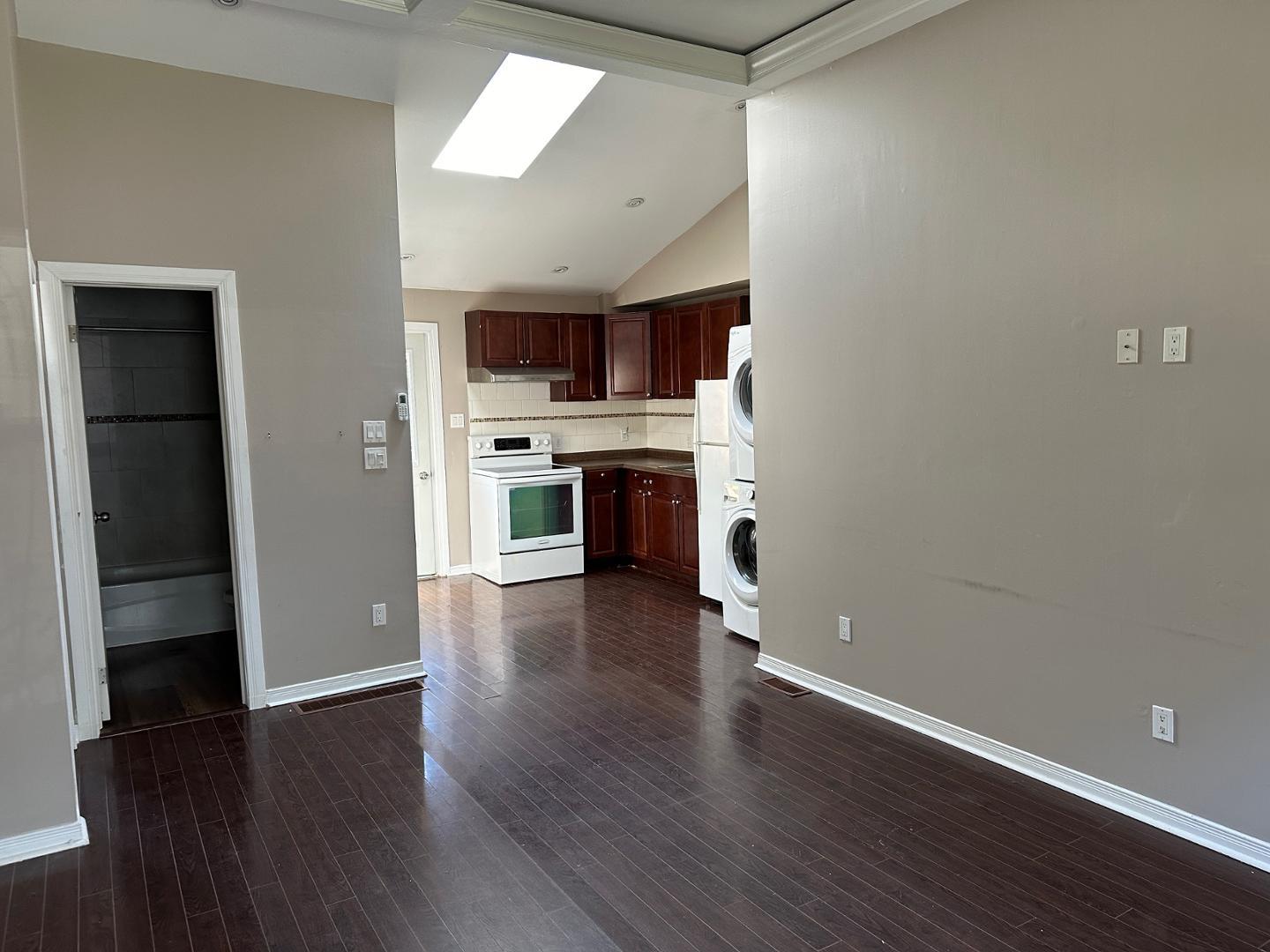 https://cdn.rentalbeast.com/listings/SHOWMOJO-154684a021-2.jpg.rbm