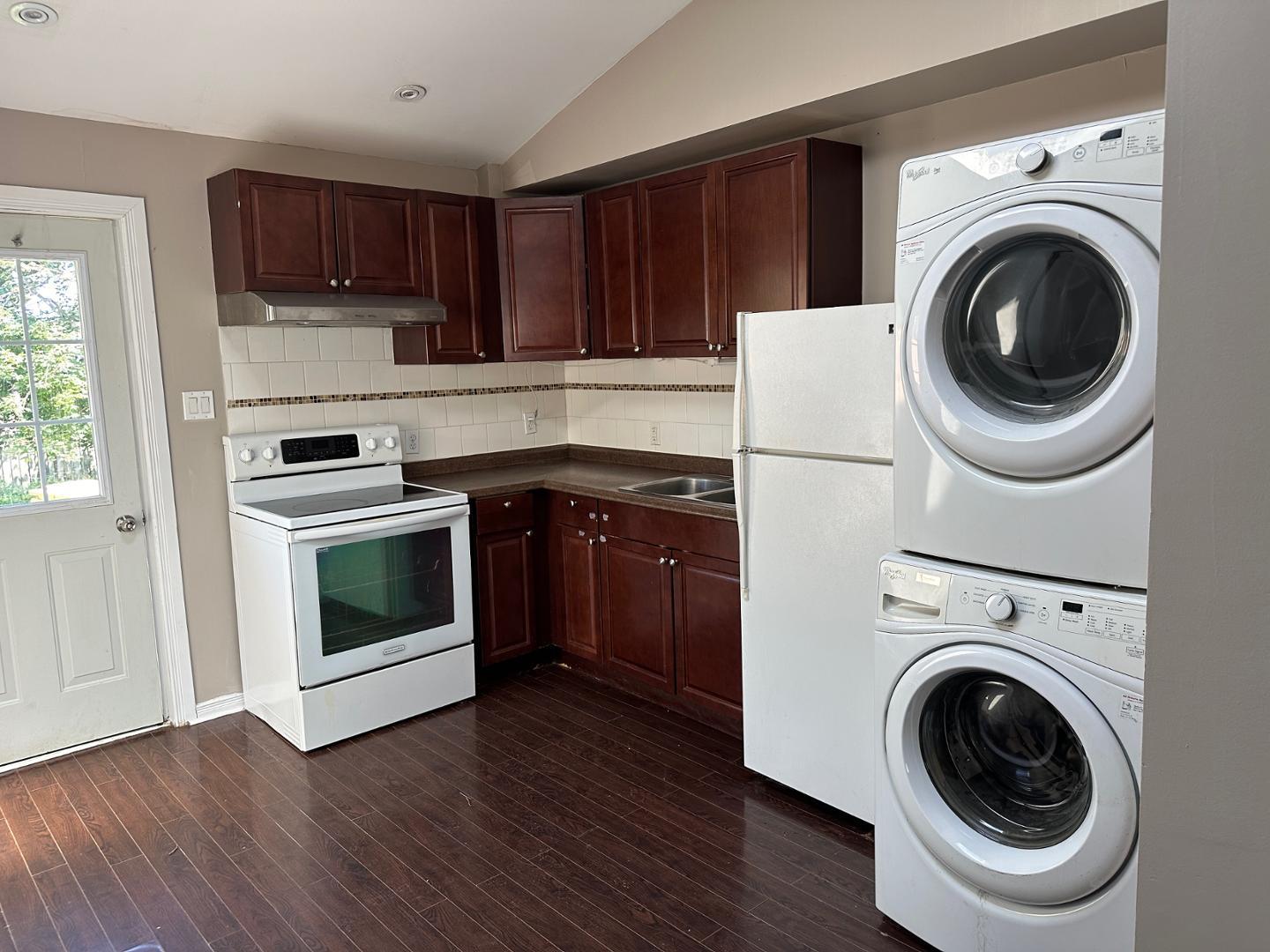 https://cdn.rentalbeast.com/listings/SHOWMOJO-154684a021-3.jpg.rbm