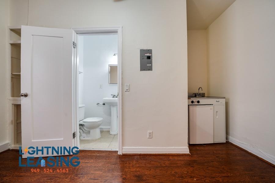 2743 San Marino St #201B - 1,150USD / month